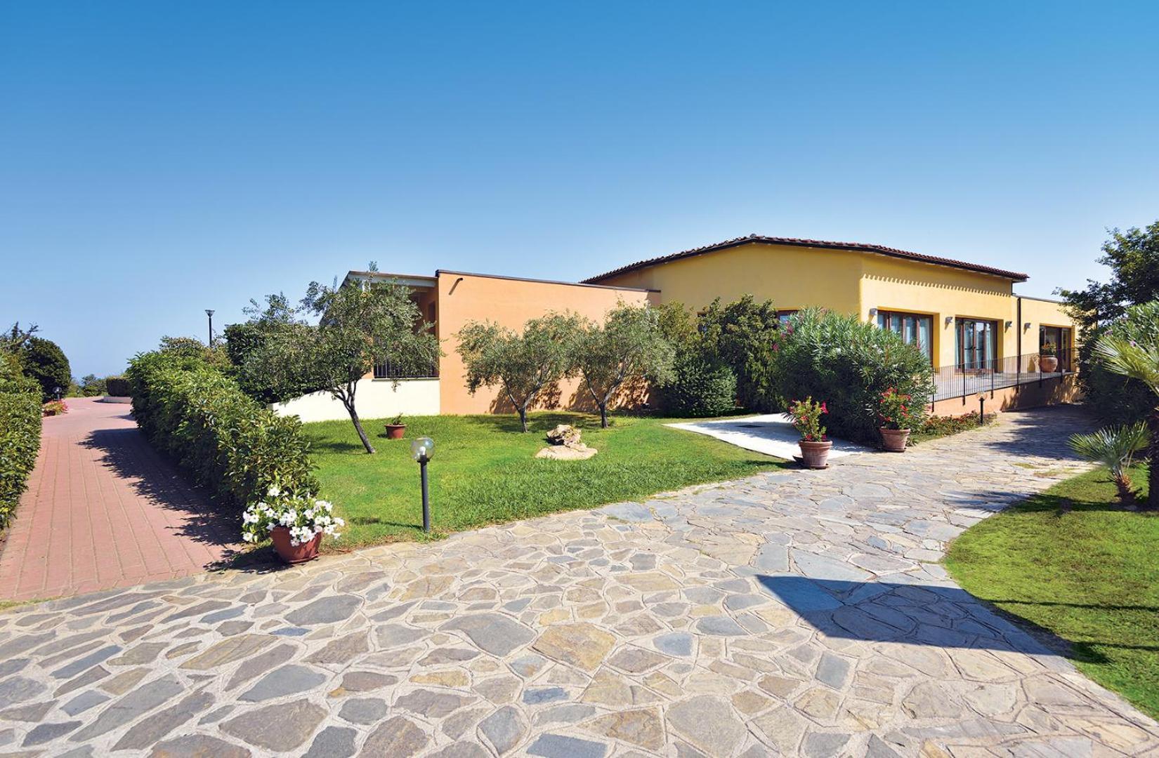 Futura Club Cala Fiorita Hotel Agrustos Екстериор снимка